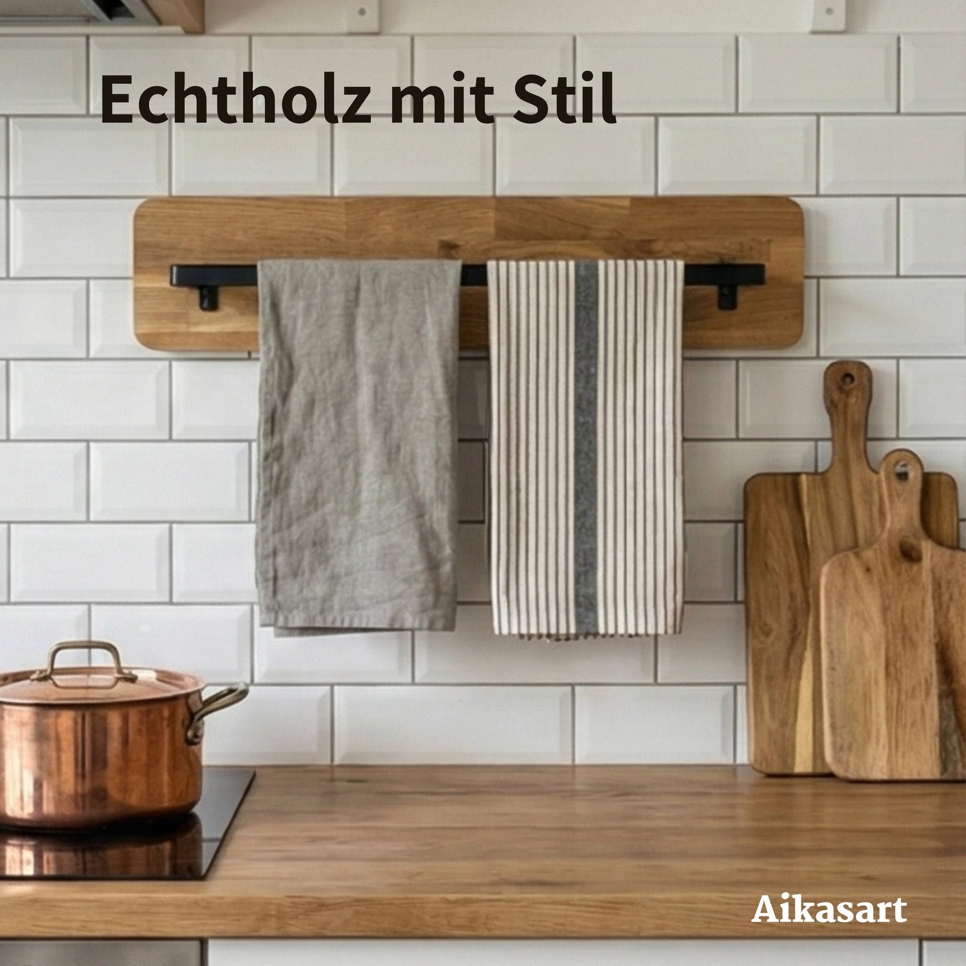 Geschirrtuchhalter aus Holz in der Küche mit zwei Geschirrtüchern an schwarzer Stange