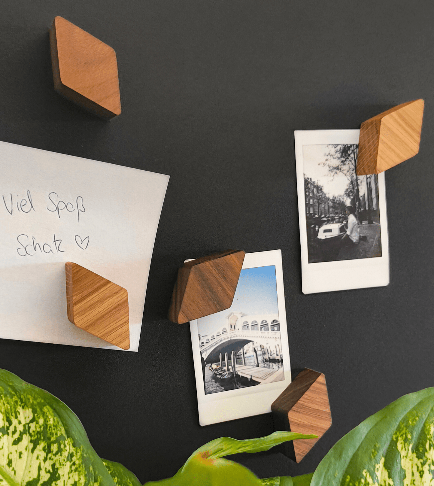 Kühlschrankmagnet aus Eichen- und Nussbaumholz