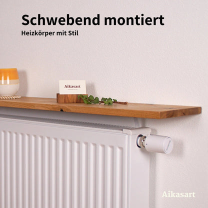 Schwebend montiertes Heizungsbrett aus Eiche mit Deko über weißem Heizkörper