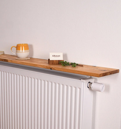 Schwebende Heizkörperablage aus Eiche